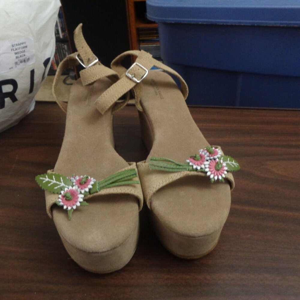 American Eagle Outfitters Wedge Sz 9 Pre Owned